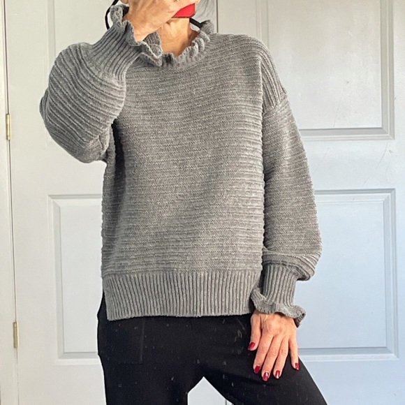 Madewell Sweaters - Madewell Gray Merino Wool/Cotton Blend Ruffle Neckline and Cuffs Sweater size S